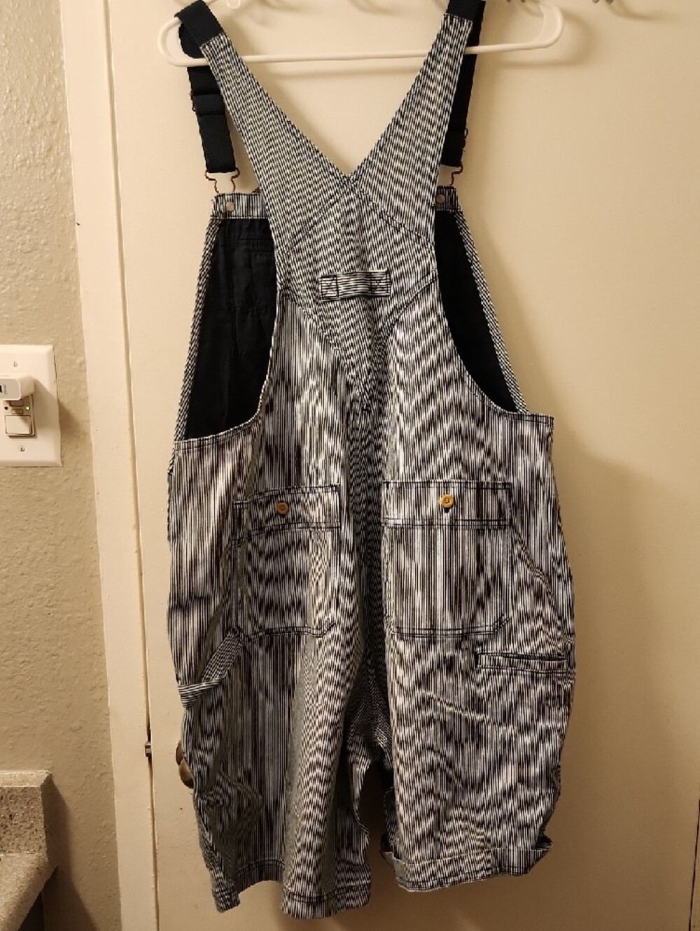Duluth Striped Denim Short Overalls with Adjustable Black Straps Size L - Picture 7 of 8